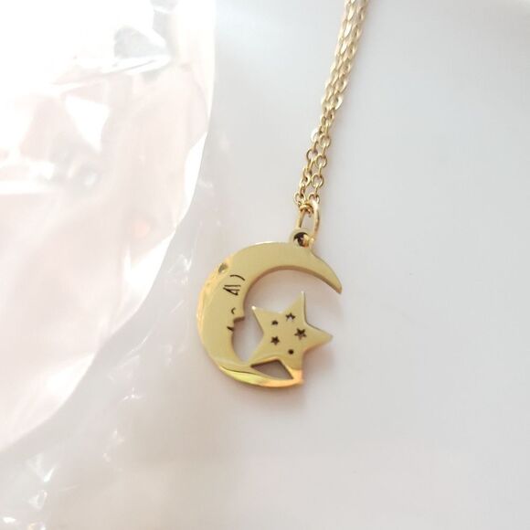 New! FP Star & Moon Necklace - Picture 13 of 15